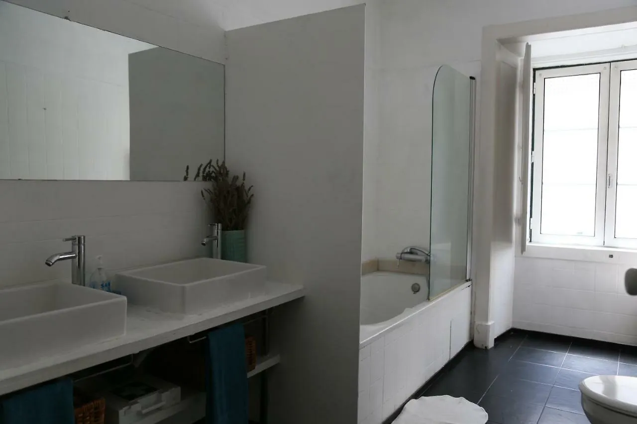 Stunning Apartment Near Chiado Lisbon